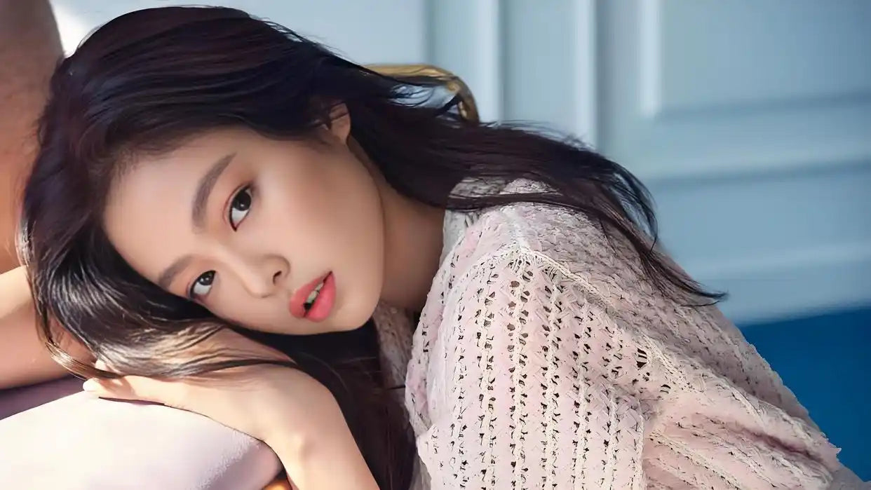 JENNIE 10年時尚蛻變｜Chanel大使的穿搭妝容與護膚秘密