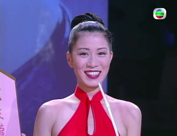 Beauty100-magazine分享佘詩曼1997年港姐舊照，揭開凍齡女神每日敷面膜與徹底卸妝的護膚祕訣。